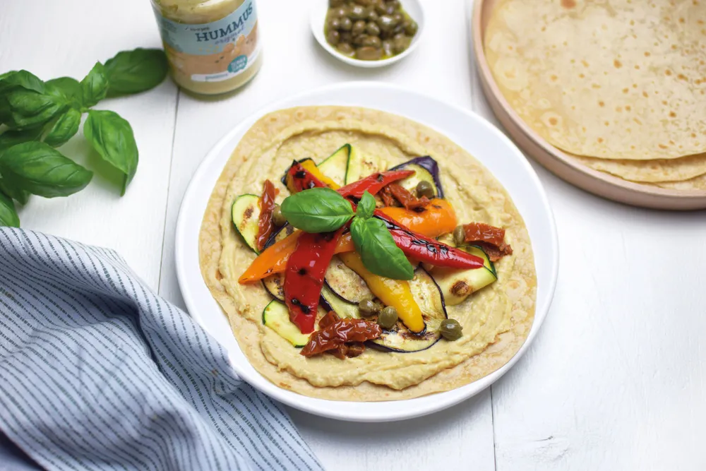 Piadina mit Hummus und gegrilltem Gemüse